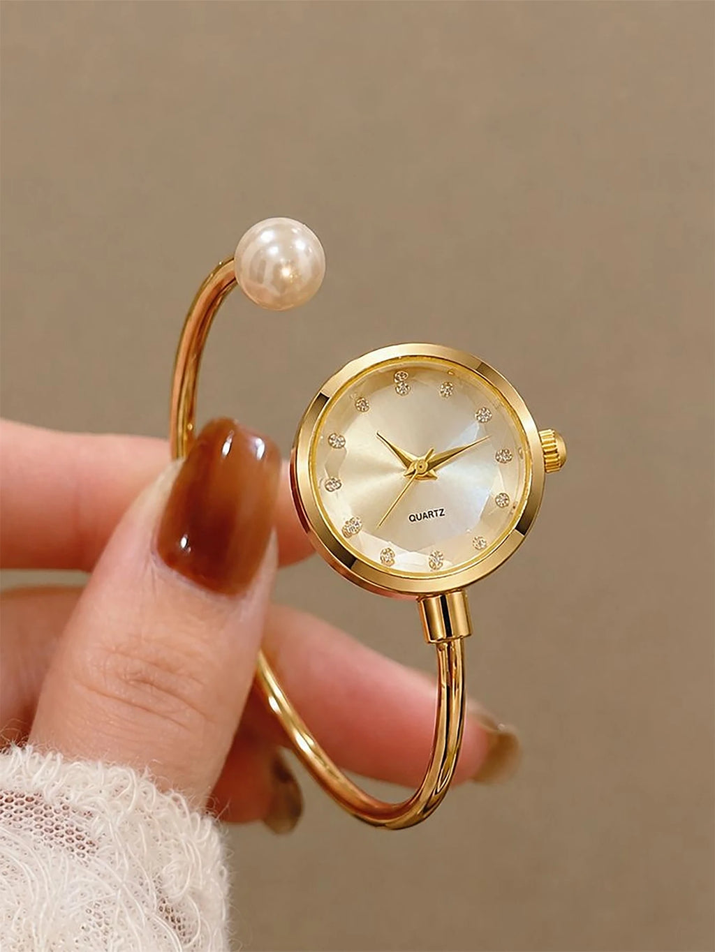 6-Piece Set, Elegant and Compact Bracelet Watch Set with Water Drop Bracelet, Necklace, Earrings, and Ring Set, Fashionable and Versatile, Is a Beautiful Accessory for Parties, Banquets, Dates, and Shopping, and Is Also a Gre