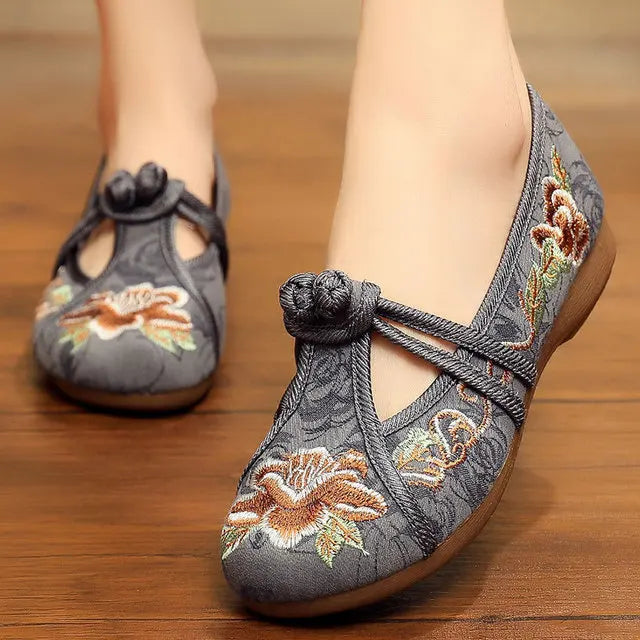Veowalk Vintage Traditional Style Women Soft Loafers Spring Autumn Slip On Cotton Fabric Flats Comfort Chinese Embroidered Shoes