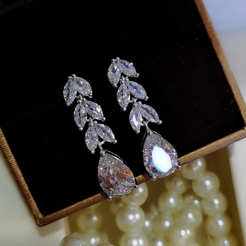 Huitan Women Drop Earring Wedding Band Jewelry Leave&Water Drop Shape Earring AAA Cubic Zirconia New Fashion Bridal Accessories