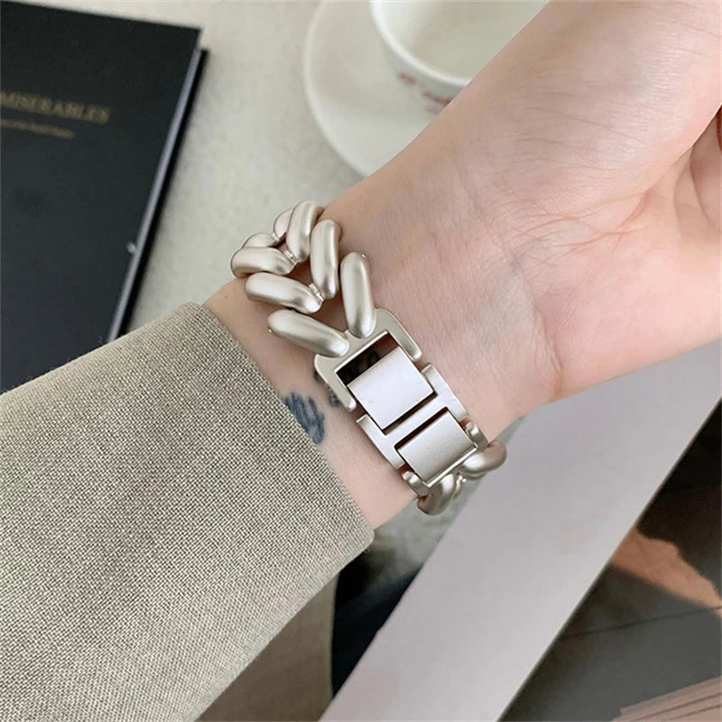 Luxury Love Heart Metal Bracelet For Apple Watch Ultra 49 42 40mm 44 41mm 45mm Band For iWatch 8 7 6 SE 4 5 2 3 Women Girl Strap