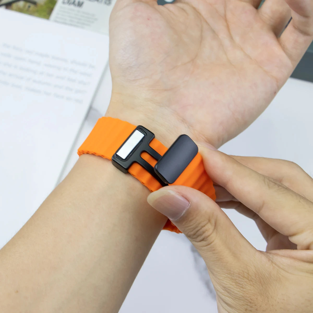 Silicone Strap For Apple watch band 49mm 45  44 40  41 38 42mm magnetic buckle bracelet iWatch Ultra series 7 6 3 se 8 9 Ultra 2