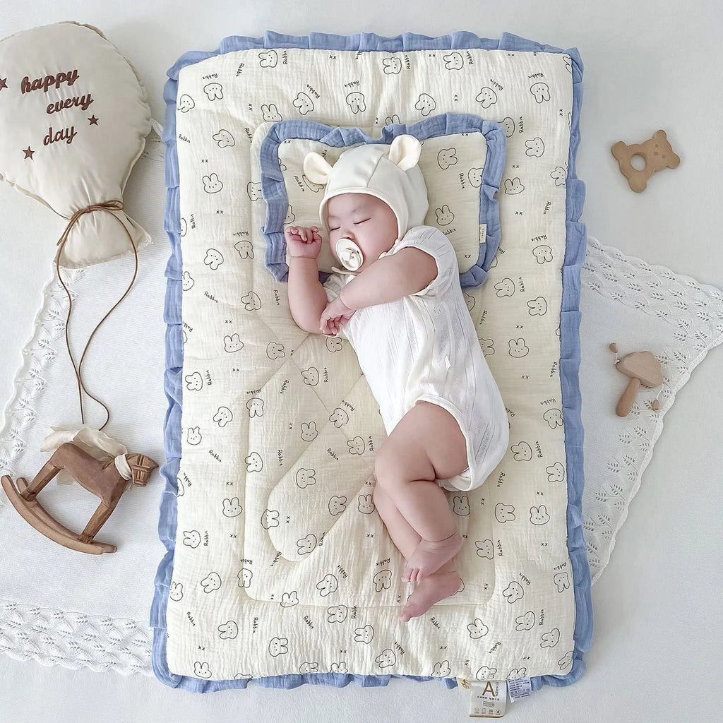 INS Winter Cartoon Print Beanie Velvet Mattress Maternity Room Mat Breathable and Comfortable Newborn Baby Sleeping with Pillow