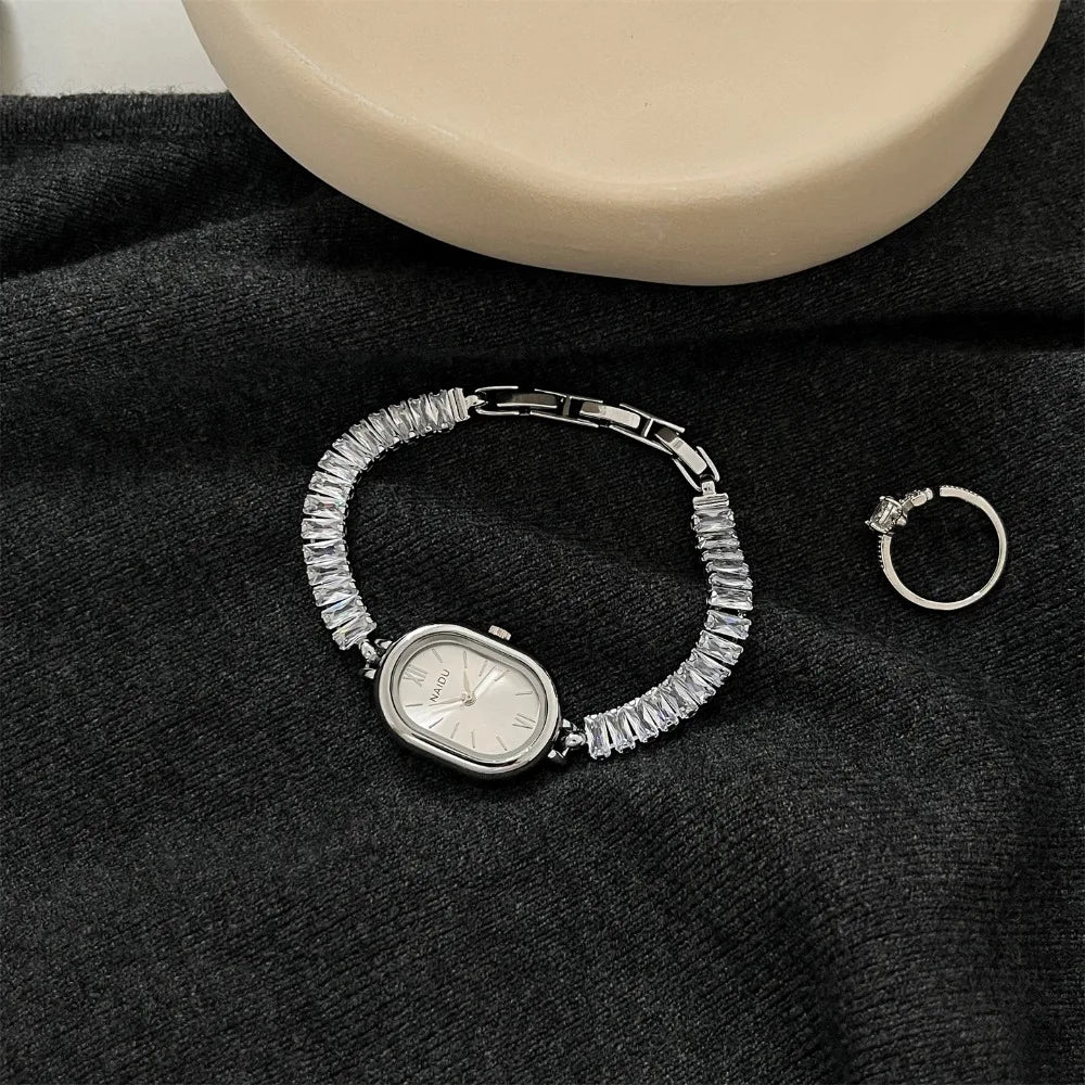 New Oval Dial Bracelet Watch Hidden Buckle Design Elegant Ladies Watch Gift Alloy Wristwatch for Women