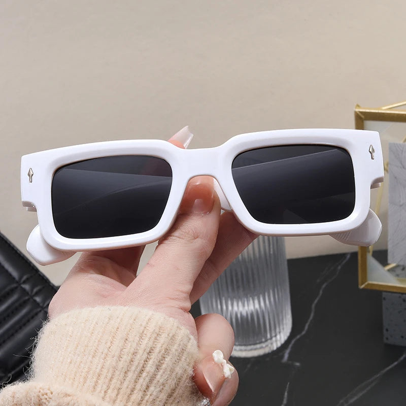 Retro Men Square Sunglasses for Women Vintage Luxury Rivet Designer Sun Glasses Fashion Arrow Shades UV400 Eyeglasses
