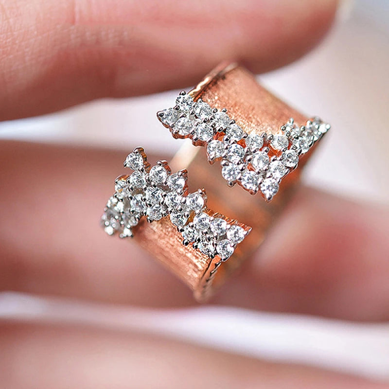Huitan 2022 New Fashion Women's Finger Ring with CZ Stone Wiredrawing Effect Gold Color Wide Rings Luxury Female Jewelry Party