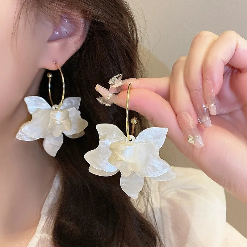 ZAKOL Korean Trendy White Resin Flower Hoop Earrings For Women Fashion Jewelry Statement Earings Wedding Party Jewelry