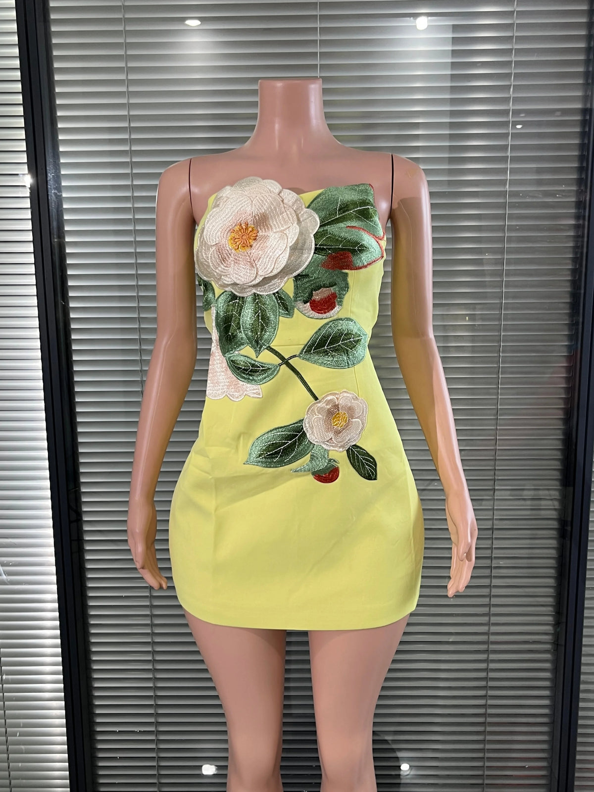 Elegant Yellow Strapless Bodycon Dress with Floral Embroidery Accents Versatile  Formal Evening Wedding Bridesmaid Party Dress