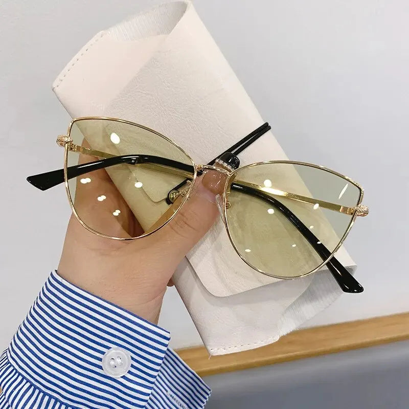New Retro Metal Small Frame Cat-eye Sunglasses Womean Style European And American Fashion Street Photo Decorative Sungla Uv400