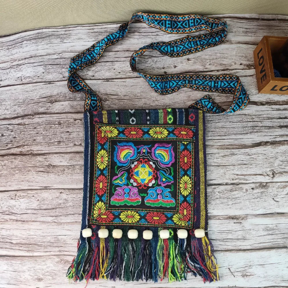 Retro Ethnic Embroidered Crossbody Bag Shoulder Bag Vintage Beaded Shoulder Bag for Women Hand woven fabric