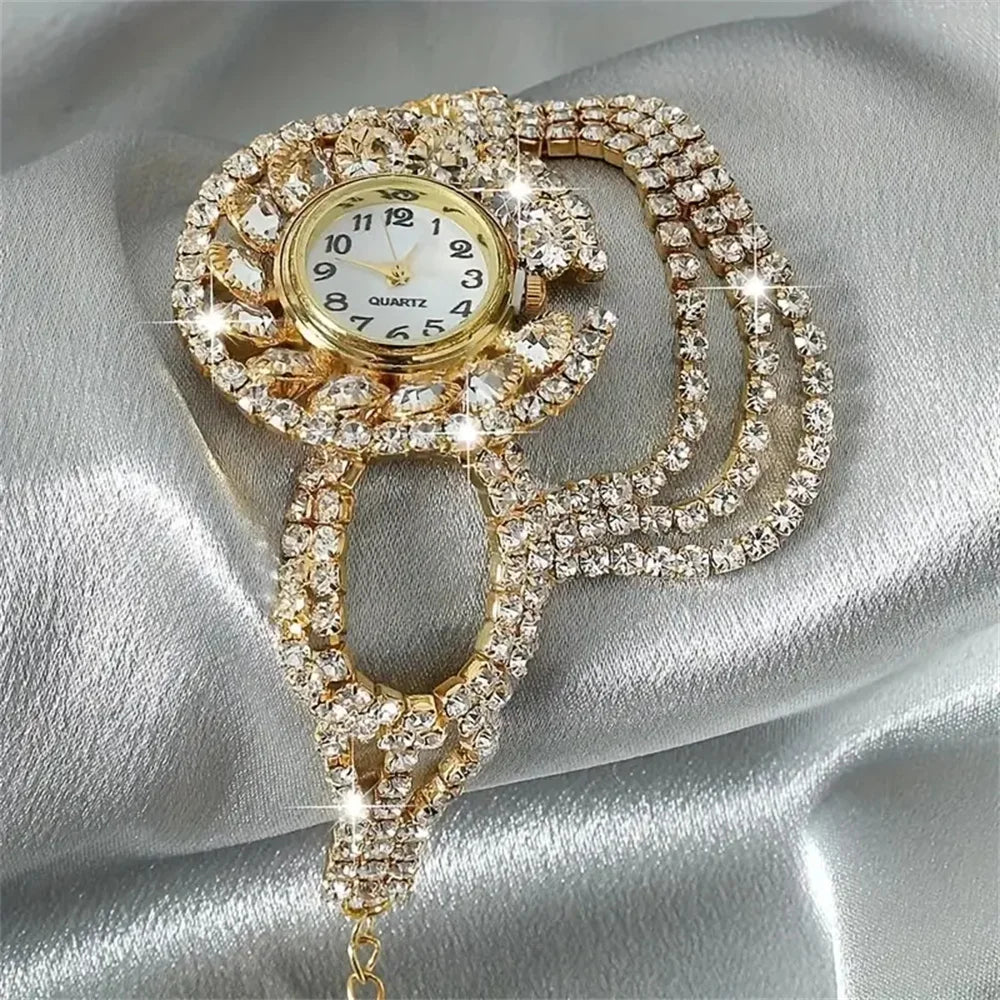 A stylish zinc alloy strap with charming round quartz women's watch with amphibole decoration without chronograph function, an e