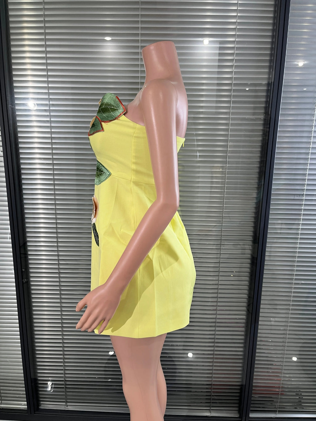 Elegant Yellow Strapless Bodycon Dress with Floral Embroidery Accents Versatile  Formal Evening Wedding Bridesmaid Party Dress