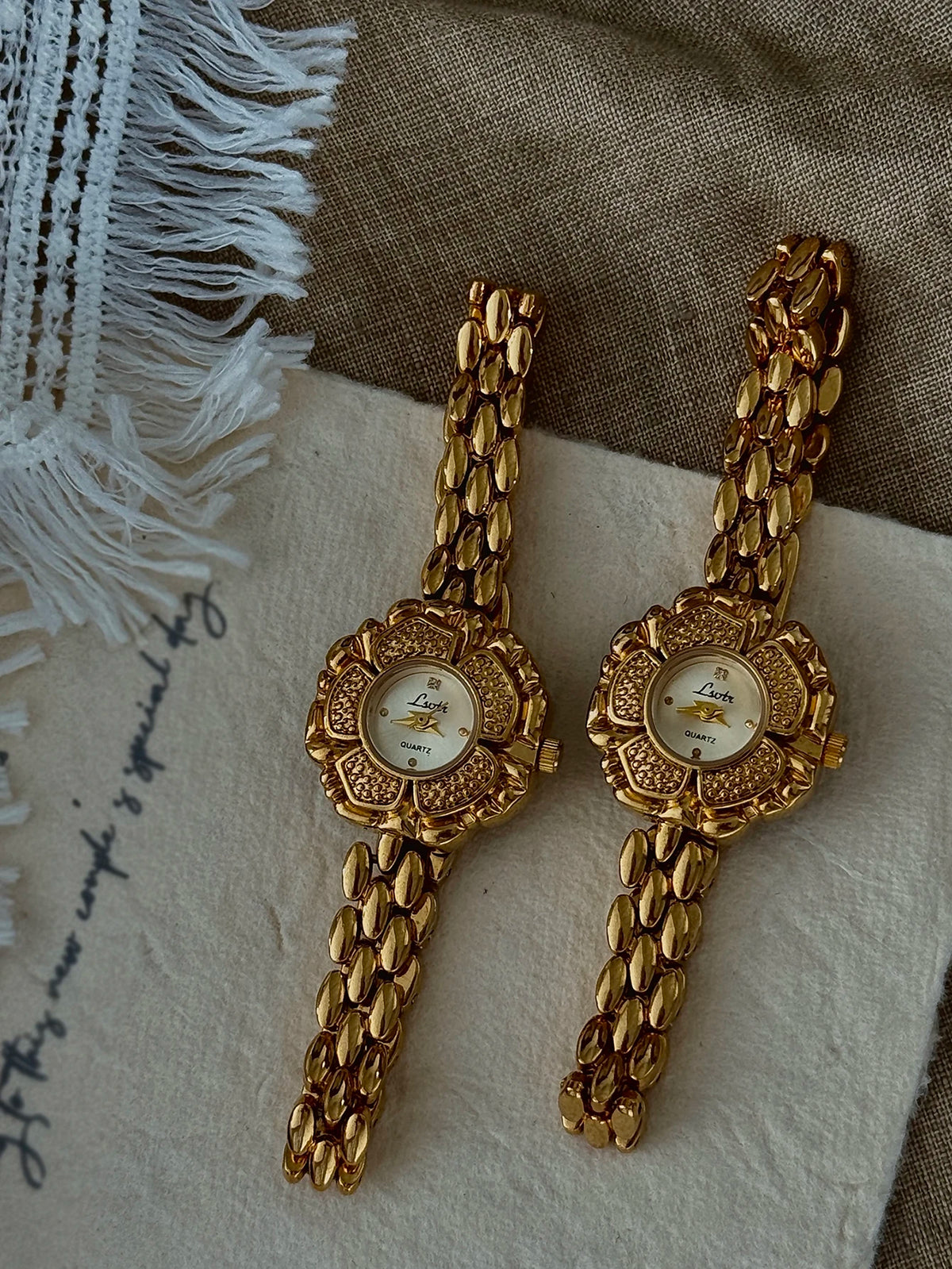1 Piece of French-Style Golden Vintage Camellia Women's Watch, Exquisite and Elegant, Stylish and High-End, Waterproof Women's Quartz Watch, Suitable for Daily Wear, Parties, Vacations, and as a Wrist Accessory
