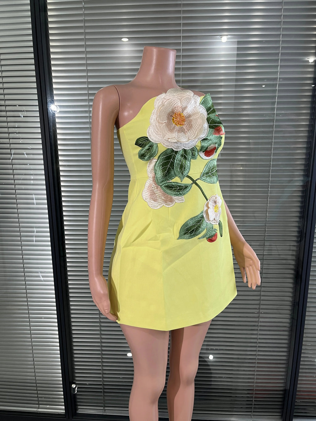 Elegant Yellow Strapless Bodycon Dress with Floral Embroidery Accents Versatile  Formal Evening Wedding Bridesmaid Party Dress