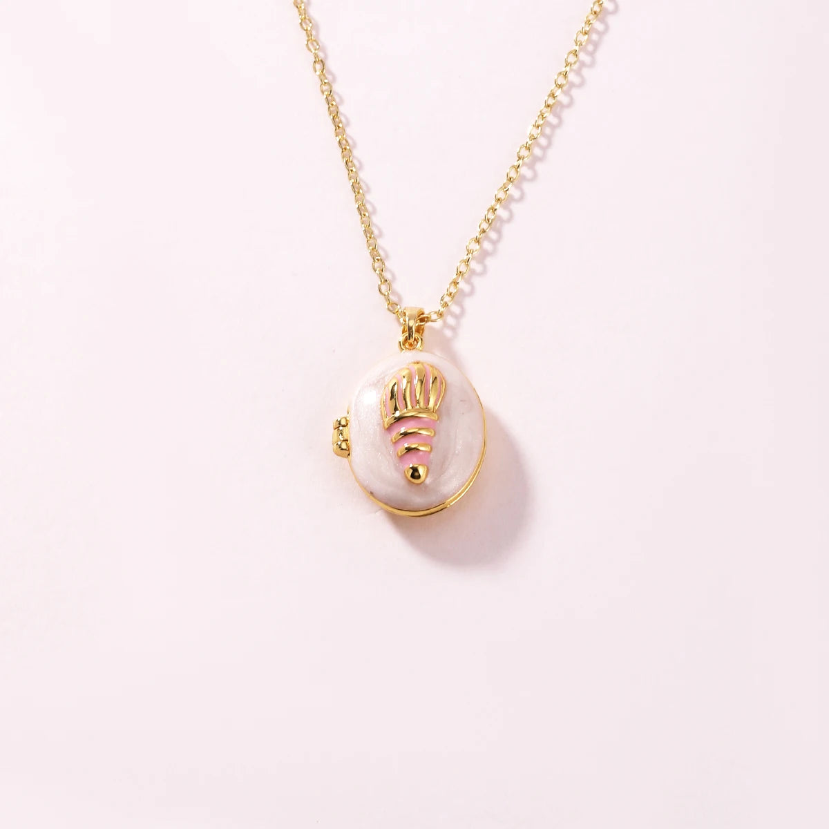 Vintage Enamel Heart Photo Locket Pendant Necklace for Women Minimalist Luxurious Non-Fading Stainless Steel Jewelry Accessory