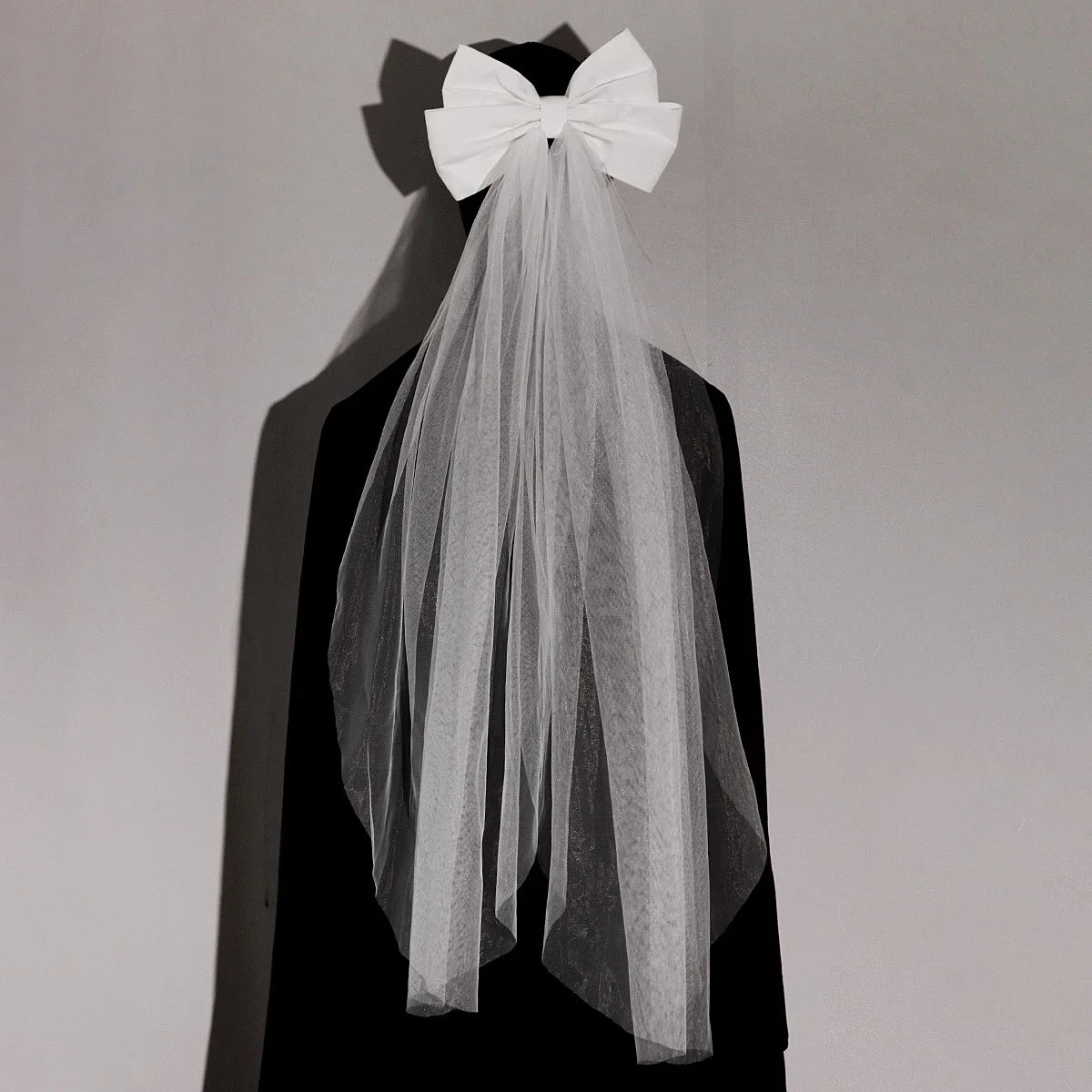 Double Layer Mesh Tulle Solid Color Women Short Wedding Veil with Clip Ribbon Edge Center Cascade Bride Headpiece Party