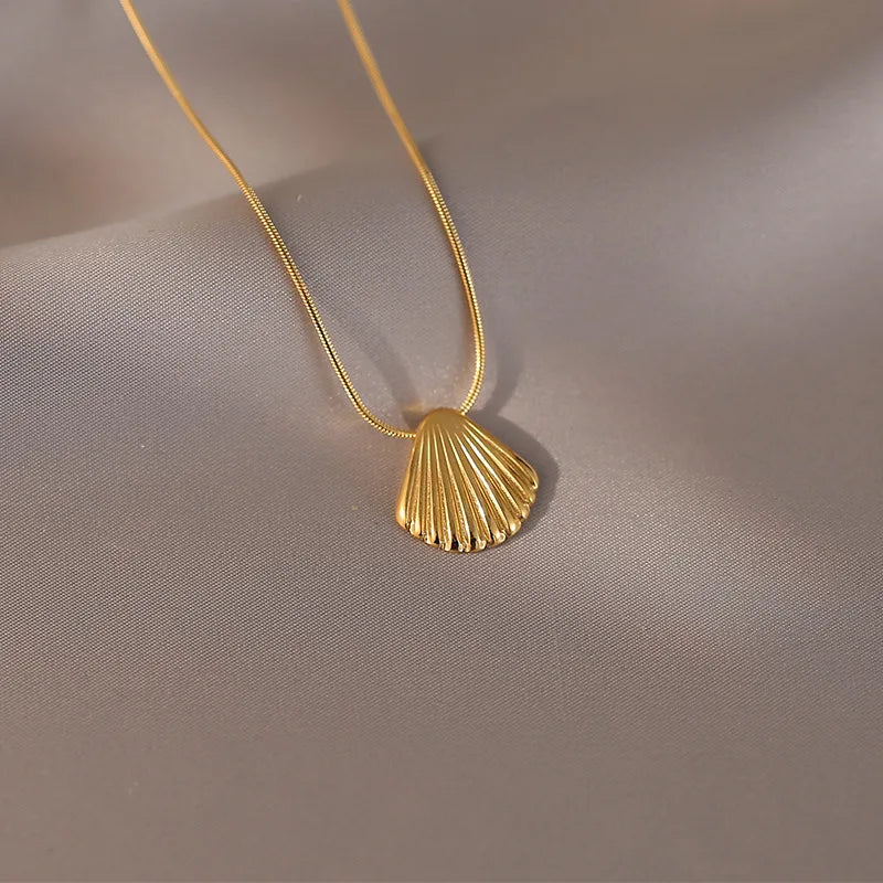 Stainless Steel Temperament Gold Color Sea Shell Pendant Necklace for Women Personality Fashion Beach Jewelry Gift Colorfast