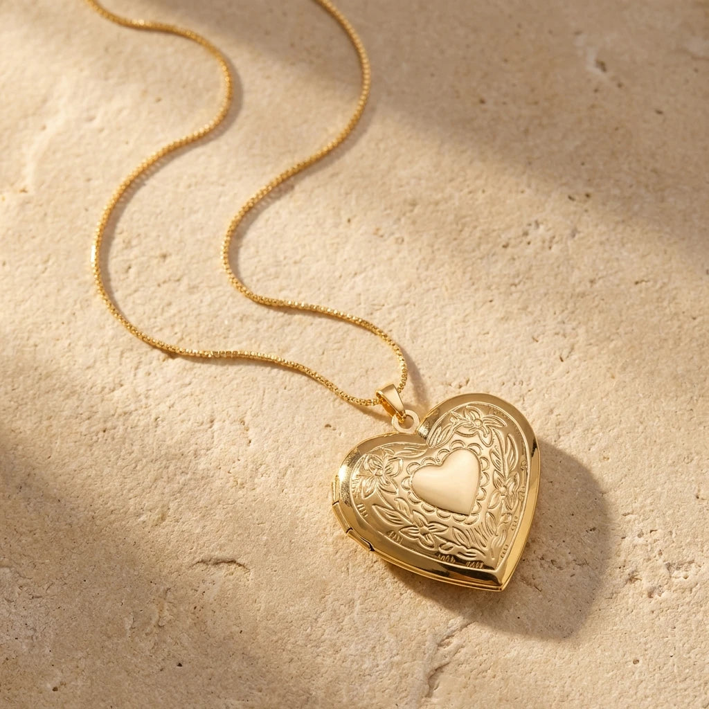 Vintage Gold Color Carved Heart Locket Necklace for Women Personalized Photo Pendant Romantic Aesthetic Valentine Jewelry Gift