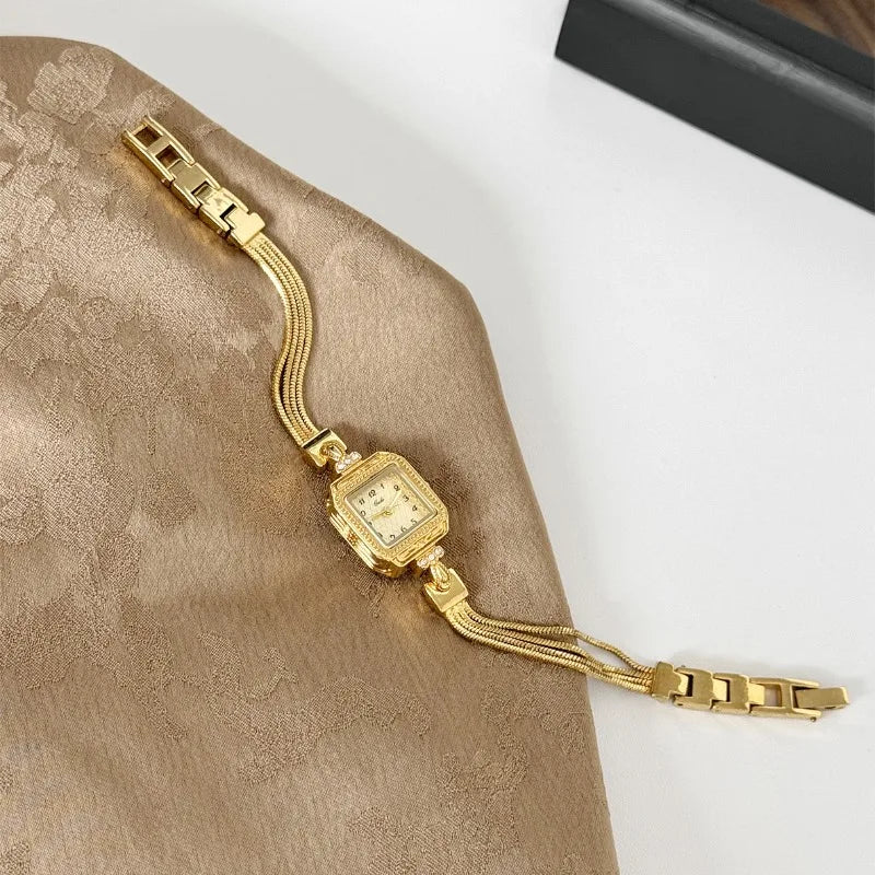 New Luxury Women Gold Watch Fashion Square Quartz Wristwatch Simple Exquisite Rhinestone Ladies Clock Gift Relogio Feminino