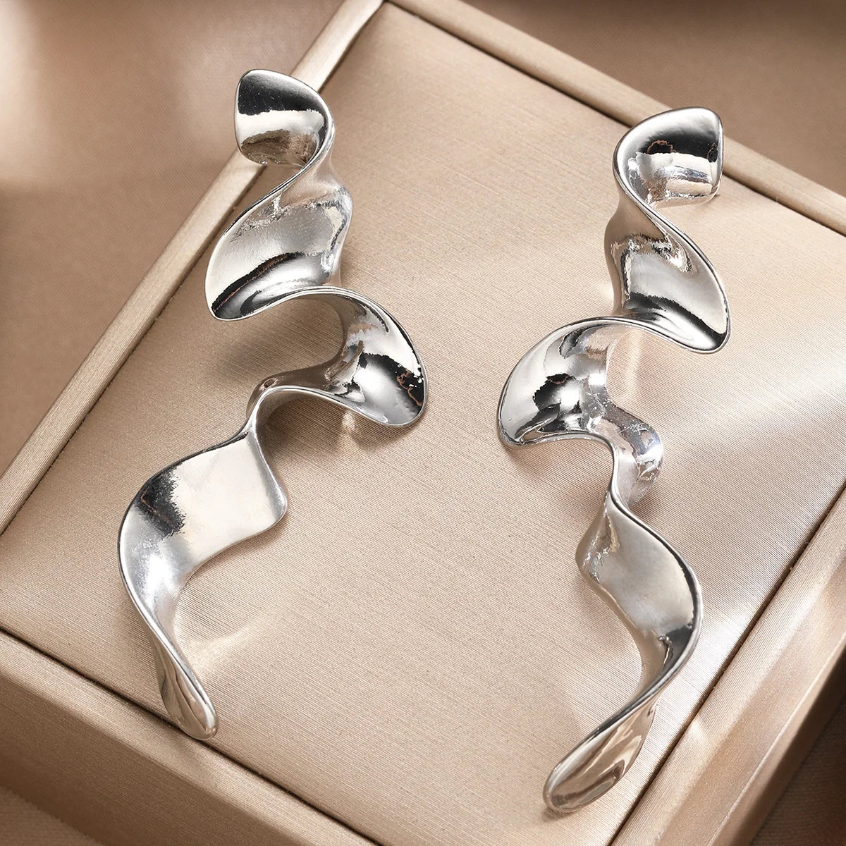 Fashion Twisted Drop Earrings for Women Vintage Chunky Irregular Long Thick Stud Earrings Statement Wedding Jewelry Gifts 2024