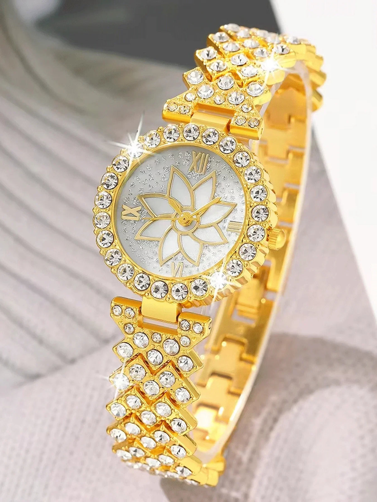 6-piece exquisite and versatile women's watch set, fashionable quartz watch, casual steel strip watch, women's watch set