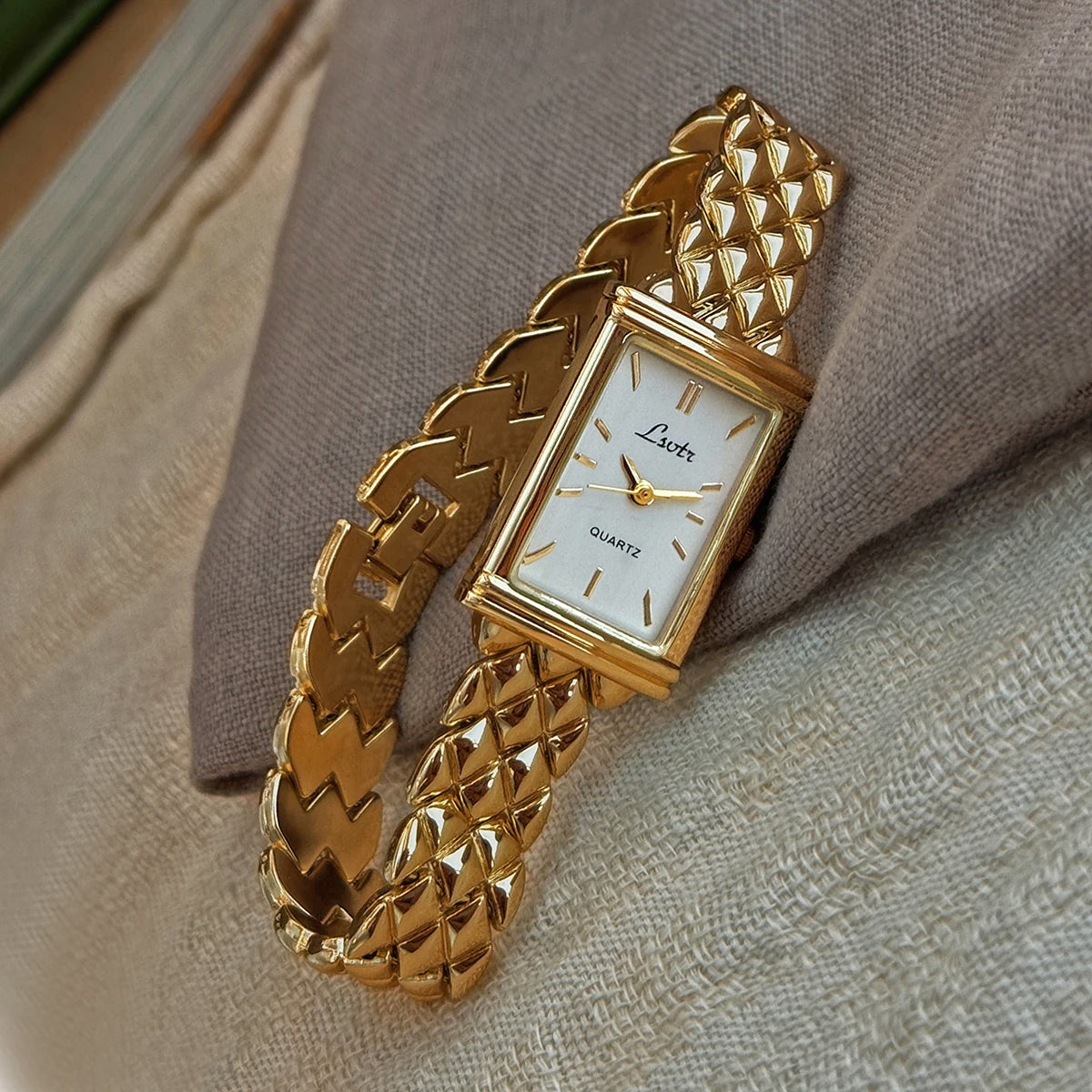 1 New Model of Gold-Colored French High-End Luxury Fashion Watch with a Simple Dial for Women, Featuring a Stainless Steel Strap, Elegant and Exquisite Casual Style, Suitable for Everyday Wear, Going Out, Attending Parties, o