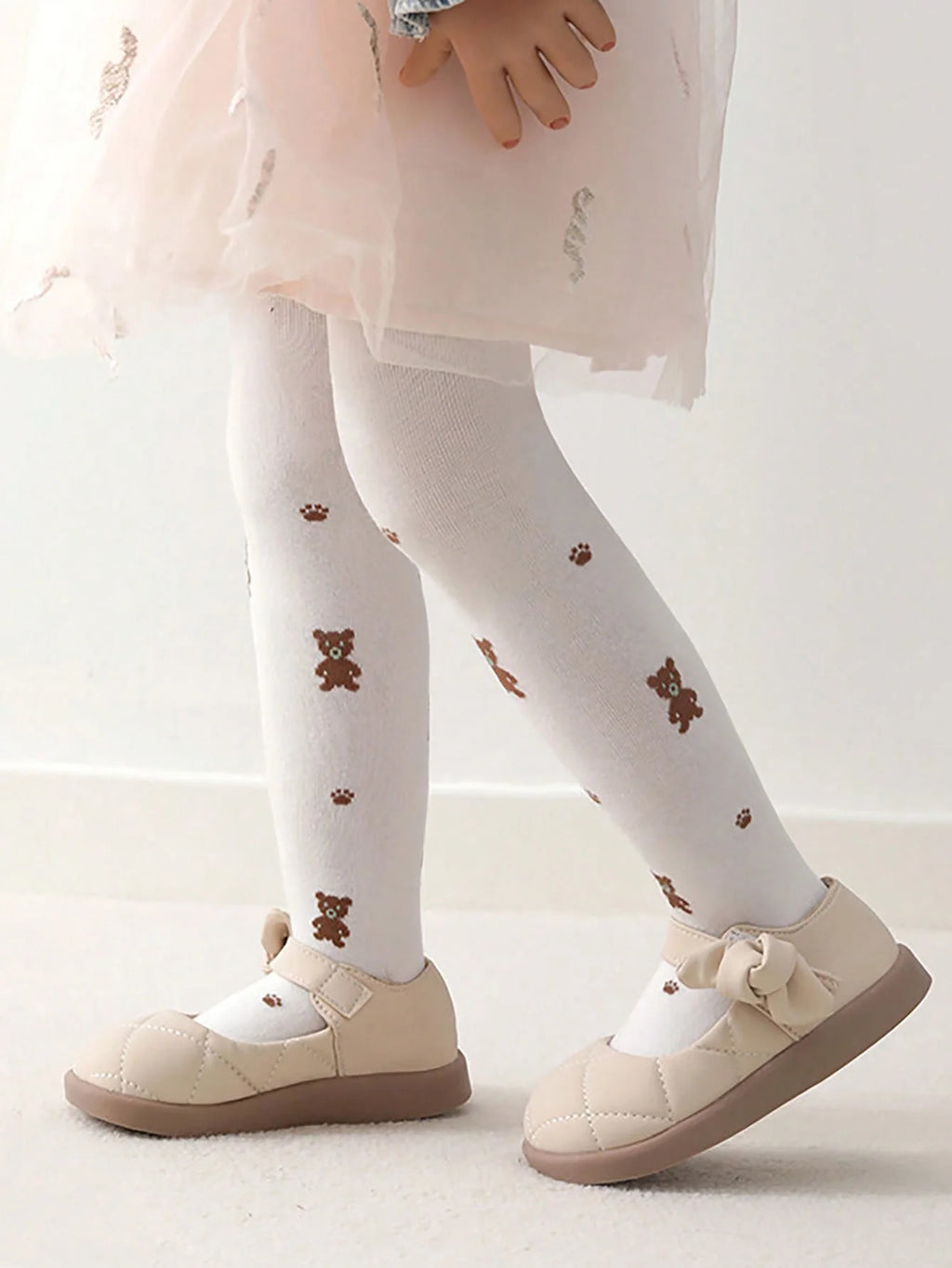 1 Pair of Cute Four-Season Base Pantyhose with Little Bear Patterns for Baby Girls, Suitable for Daily Wear by Girls Aged 1 to 12