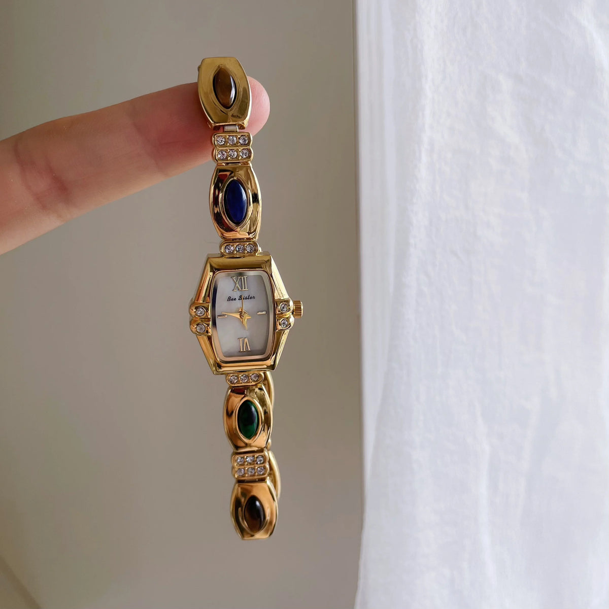 NEW Retro Luxury Women's Watches with Colored Gemstones Barrel-Shaped Small Dial Bracelet-Style Quartz Wristwatch for Women