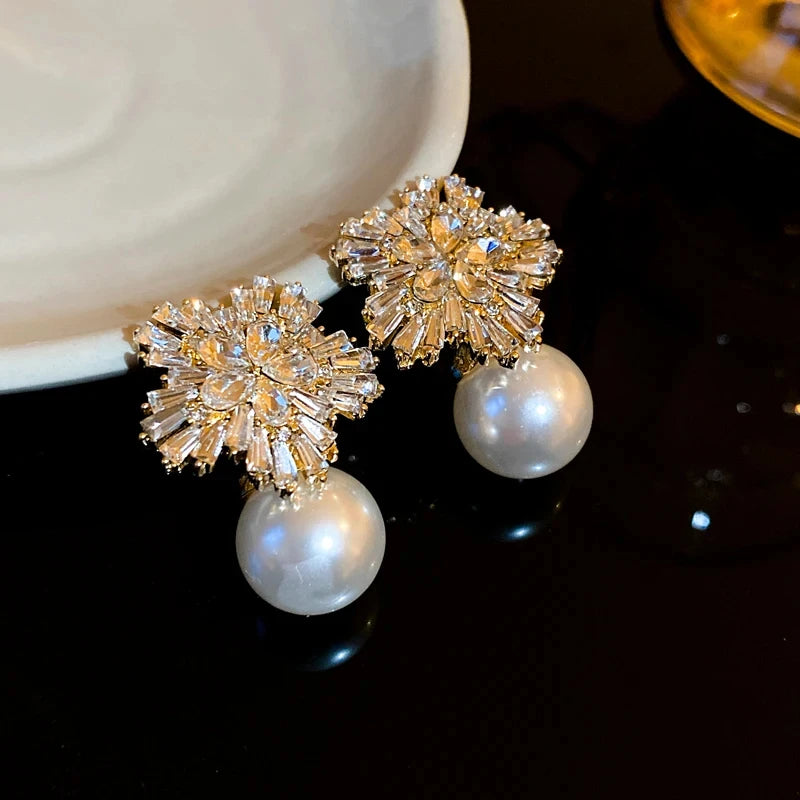 Light Luxury Imitation Pearl Earrings Women Fashion Zircon Crystal Earrings Snowflake Stud Earrings Jewelry For Party Wedding K-