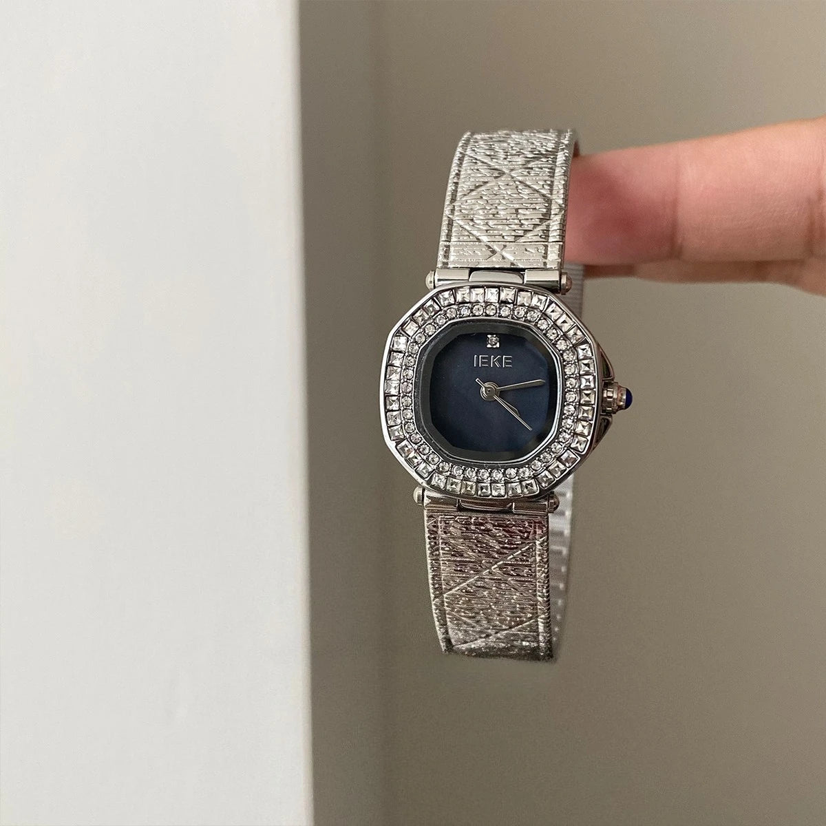Fashion Women's Quartz Watch Natural Fritillary Dial Square Diamond Case Exquisite Watches Casual Commuting Bracelet Lady Gift