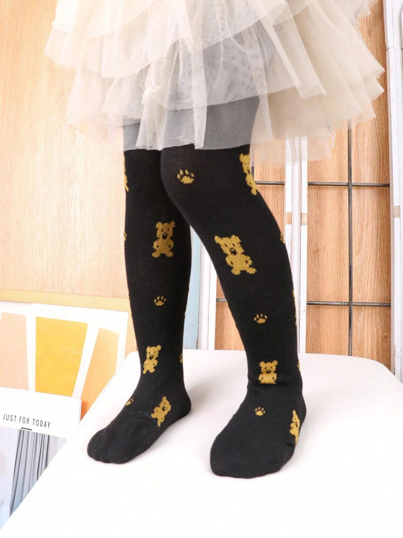 1 Pair of Cute Four-Season Base Pantyhose with Little Bear Patterns for Baby Girls, Suitable for Daily Wear by Girls Aged 1 to 12