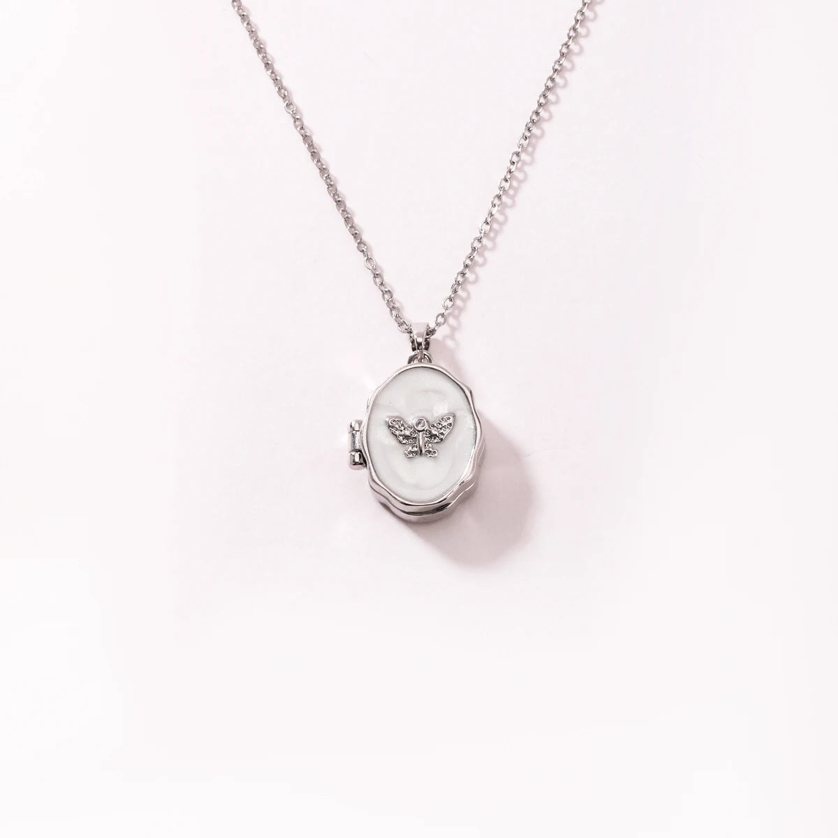 Vintage Enamel Heart Photo Locket Pendant Necklace for Women Minimalist Luxurious Non-Fading Stainless Steel Jewelry Accessory