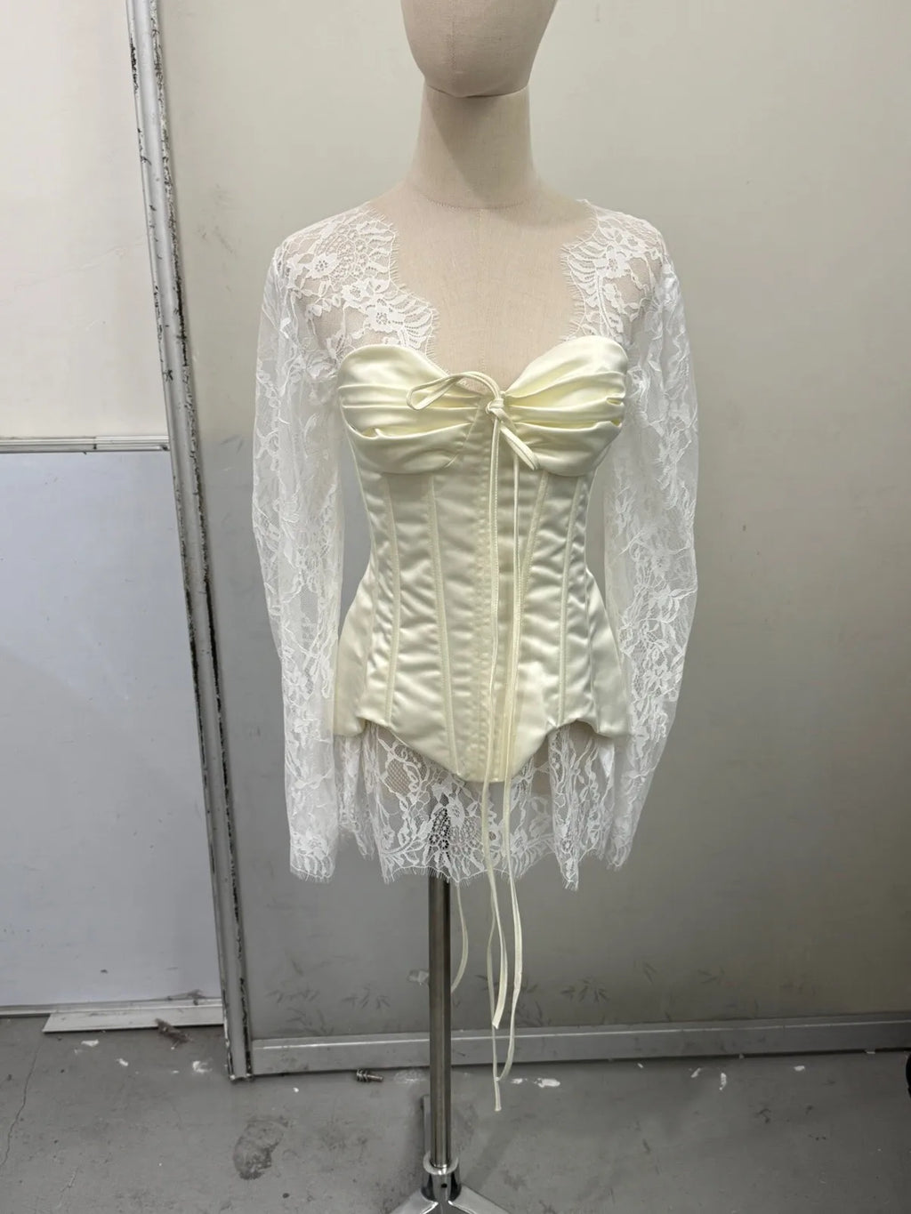 V Neck Halter Lace Mini Dress Women Fashion Waist Cinched A Line Robe Backless Sleeveless Short Vestidos Summer Lady Dresses