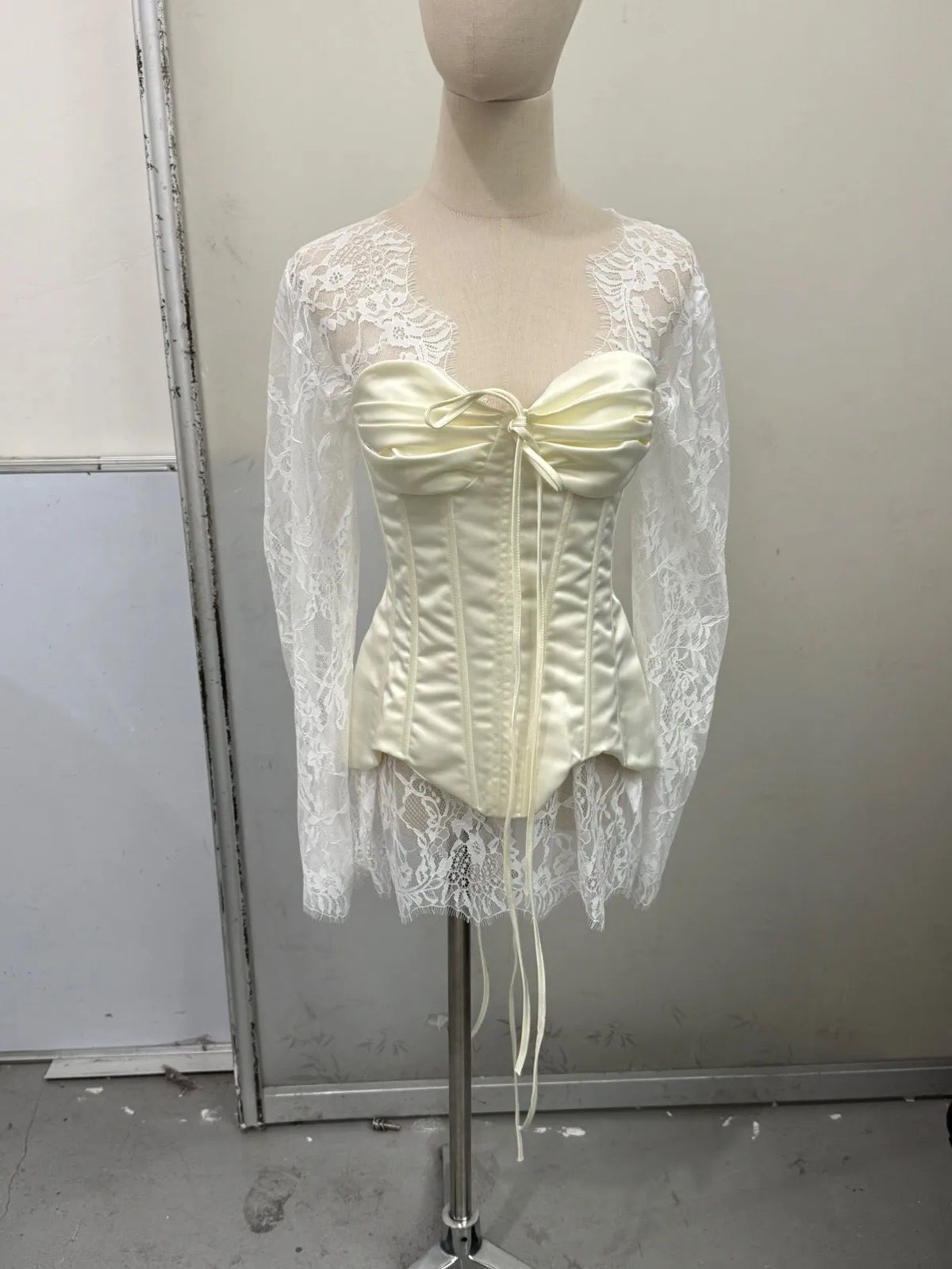 V Neck Halter Lace Mini Dress Women Fashion Waist Cinched A Line Robe Backless Sleeveless Short Vestidos Summer Lady Dresses
