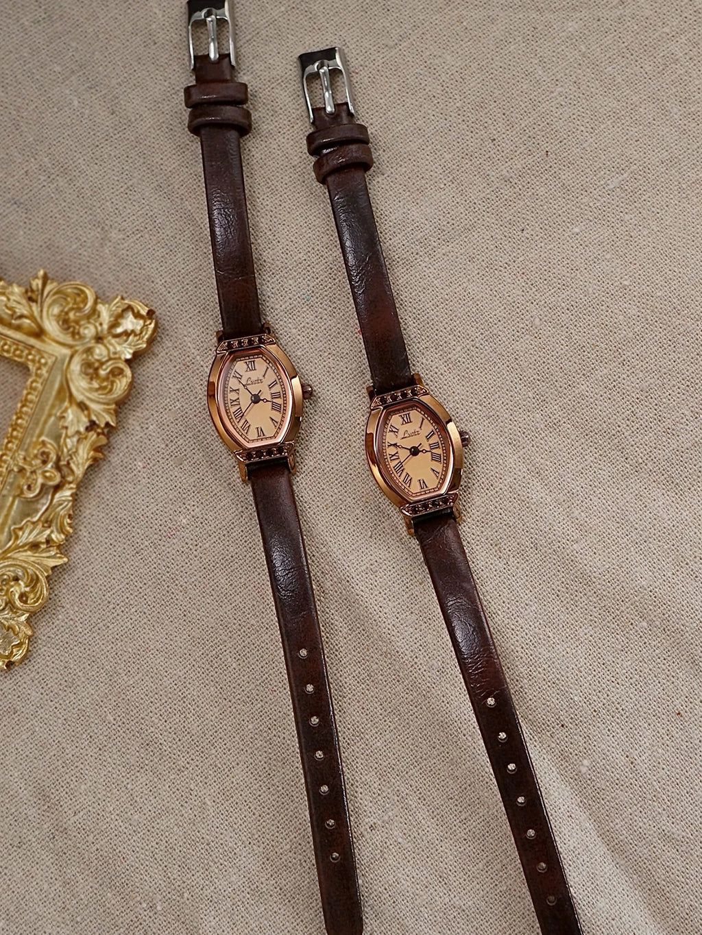1 Piece of Retro Casual and Elegant Women's Coffee Brown Belt Watch Fashionable and Exquisite Barrel Shape Small Dial Rhinestone Decoration Suitable for Daily Wear Dinner and Other Occasions Decorative Wrists