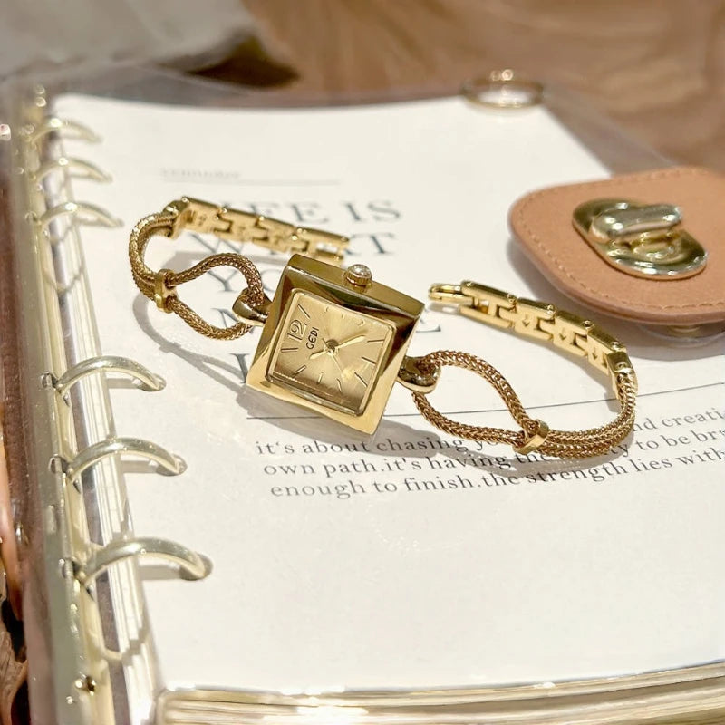 New Luxury Women Gold Watch Fashion Square Quartz Wristwatch Simple Exquisite Rhinestone Ladies Clock Gift Relogio Feminino