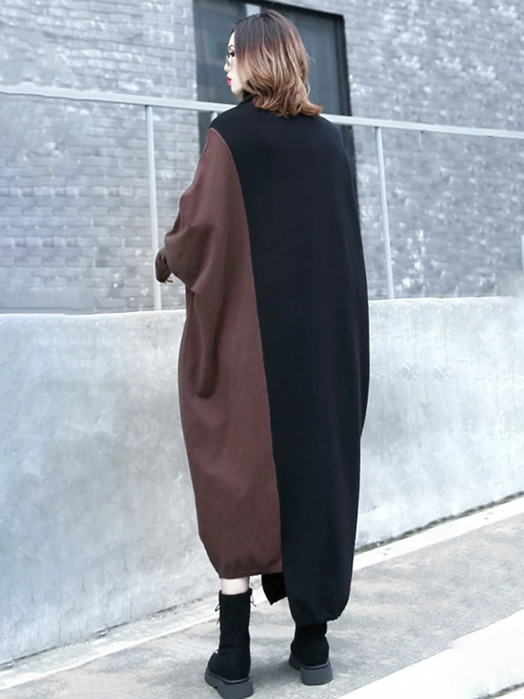 [EAM] Women Coffee Color-block Big Size Long Sweater Dress New Turtleneck Long Sleeve Fashion Tide Spring Autumn 2026 1DJ2393
