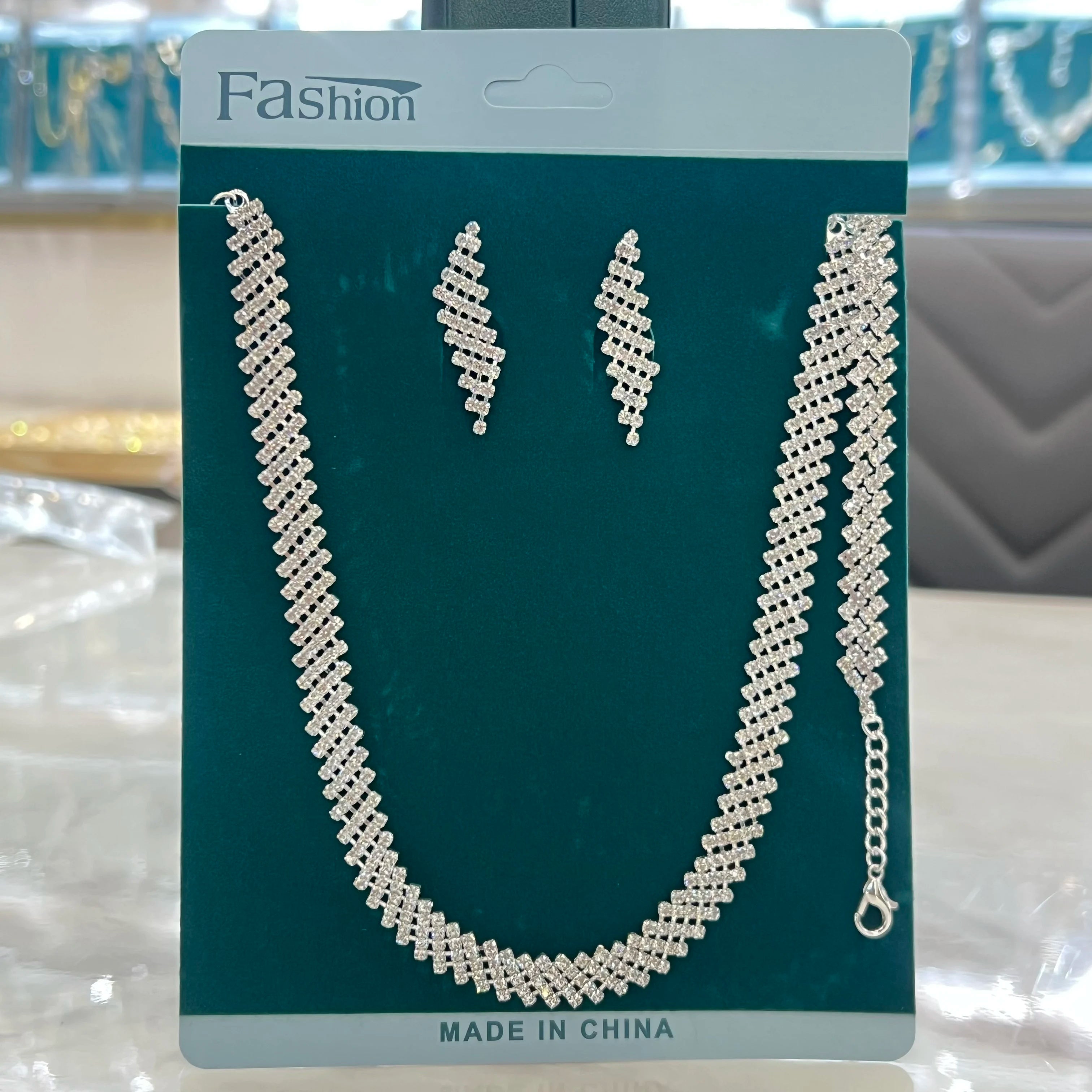 4 pieces of women's fashionable and minimalist necklaces with earrings, bracelets, jewelry sets, banquet and party accessories