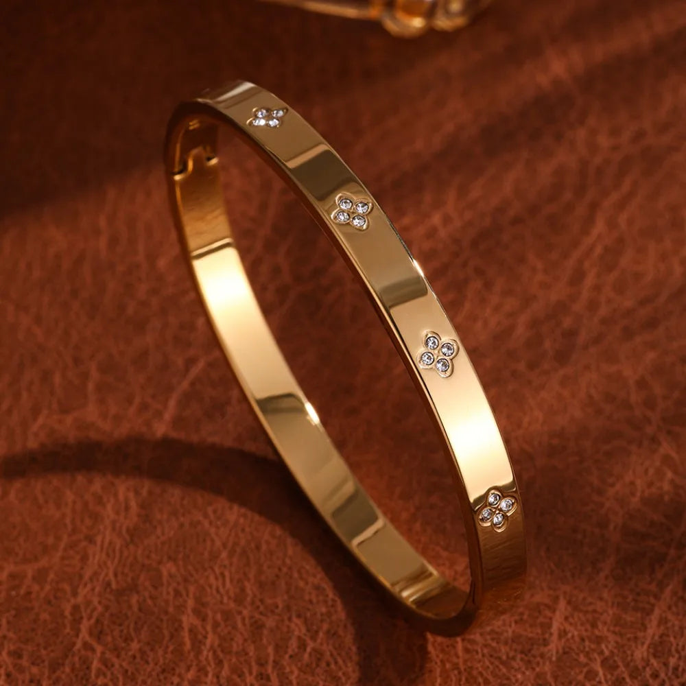 Elegant Female Stainless Steel Bracelet With Zircon Four-Leaf Clover Design Hollow Detail Fashion Accessory For Small Waist