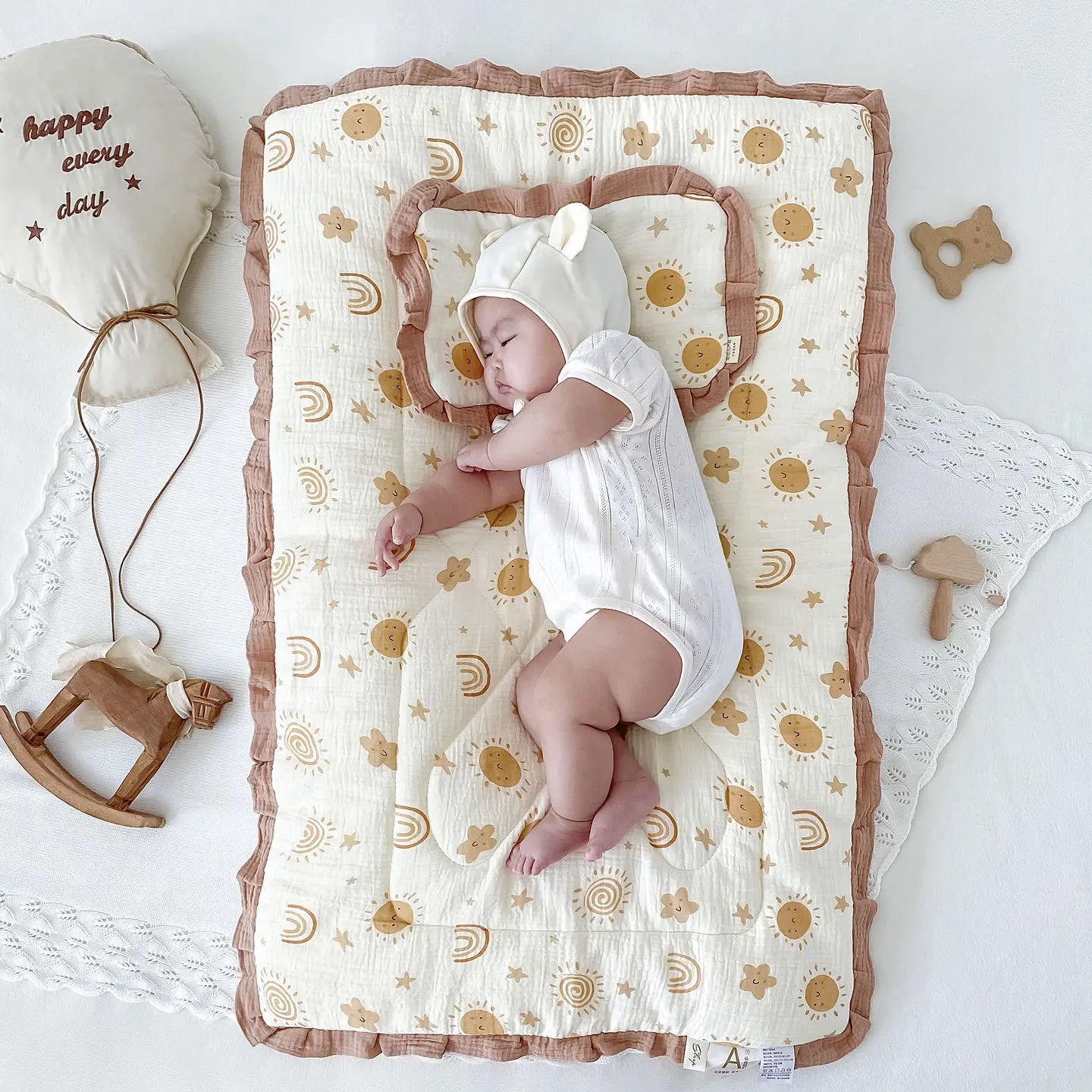 INS Winter Cartoon Print Beanie Velvet Mattress Maternity Room Mat Breathable and Comfortable Newborn Baby Sleeping with Pillow