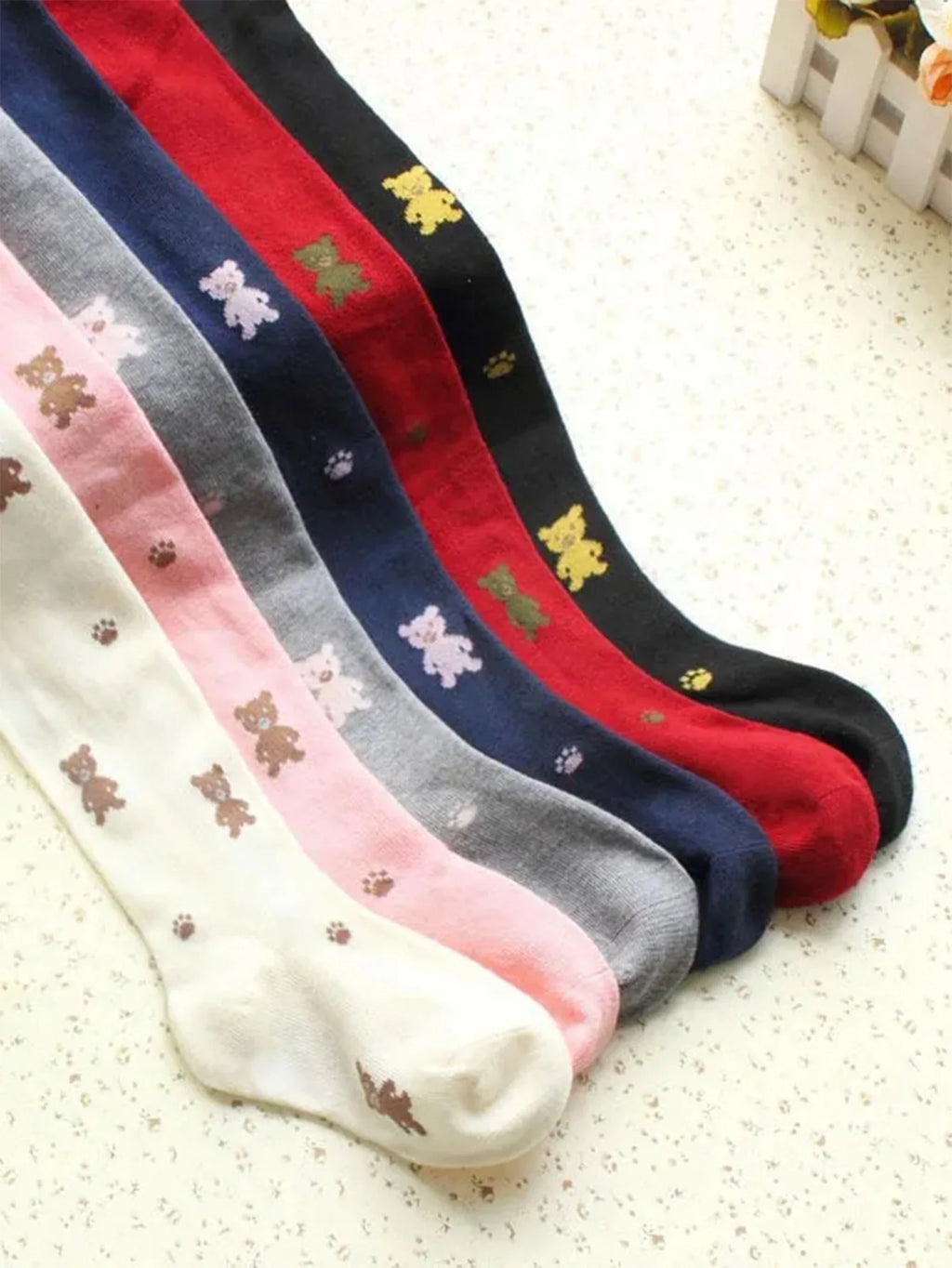 1 Pair of Cute Four-Season Base Pantyhose with Little Bear Patterns for Baby Girls, Suitable for Daily Wear by Girls Aged 1 to 12