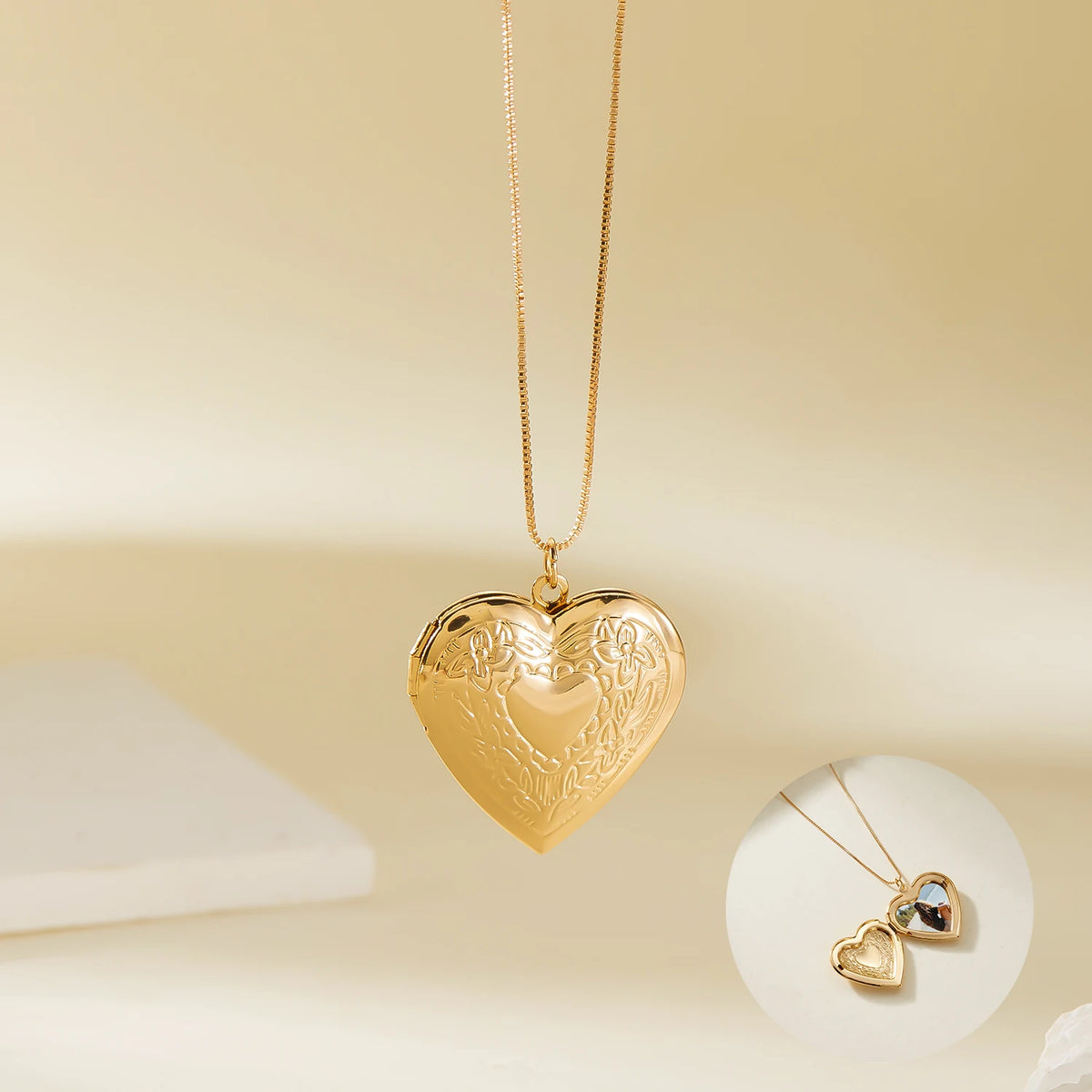 Vintage Gold Color Carved Heart Locket Necklace for Women Personalized Photo Pendant Romantic Aesthetic Valentine Jewelry Gift
