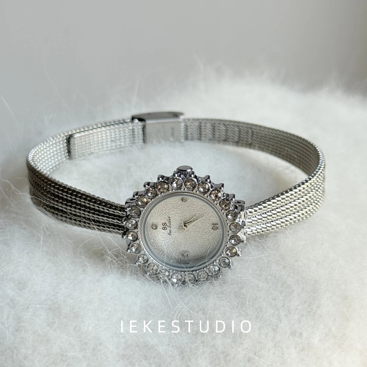Gold Vintage Style Women'S Watch, Sophisticated And Stylish Design, Trendy Quartz Watch, Women'S Fashion Watch, Watch Accessory.