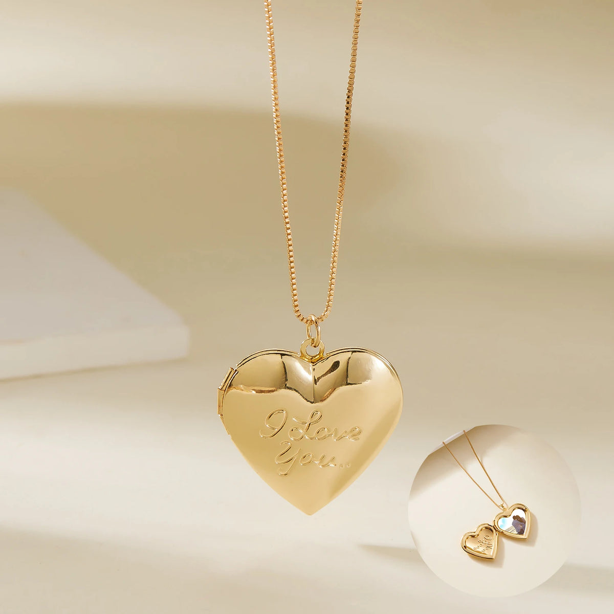 Vintage Gold Color Carved Heart Locket Necklace for Women Personalized Photo Pendant Romantic Aesthetic Valentine Jewelry Gift
