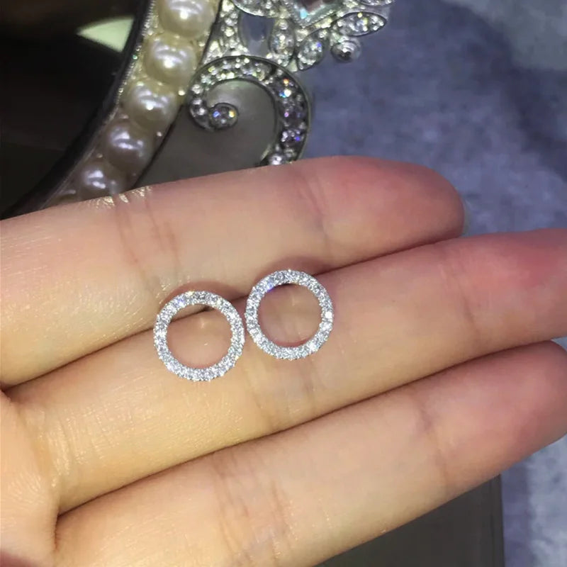 Huitan New Trendy Circle Necklace with Cubic Zirconia Simple Stylish Clavicle Chain Necklace for Women Wedding Eternity Jewelry
