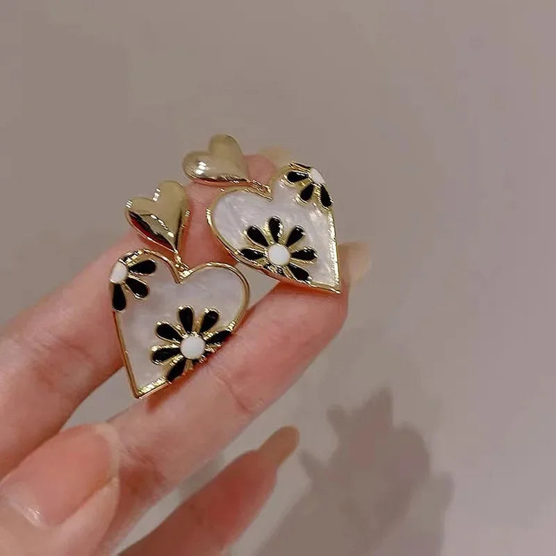 New Fashion Cute Flower Heart Stud Earrings for Women Vintage Rose Daisy Pattern Enamel Earrings Bridal Wedding Jewelry