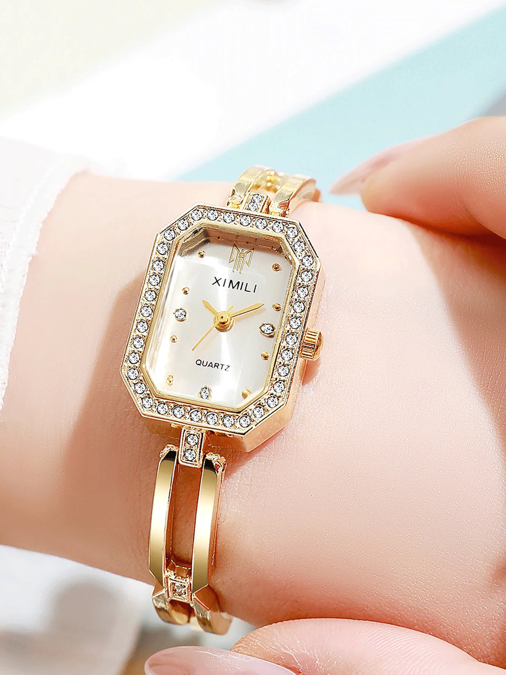 Exquisite temperament, versatile and high-end women's watch square bracelet watch set