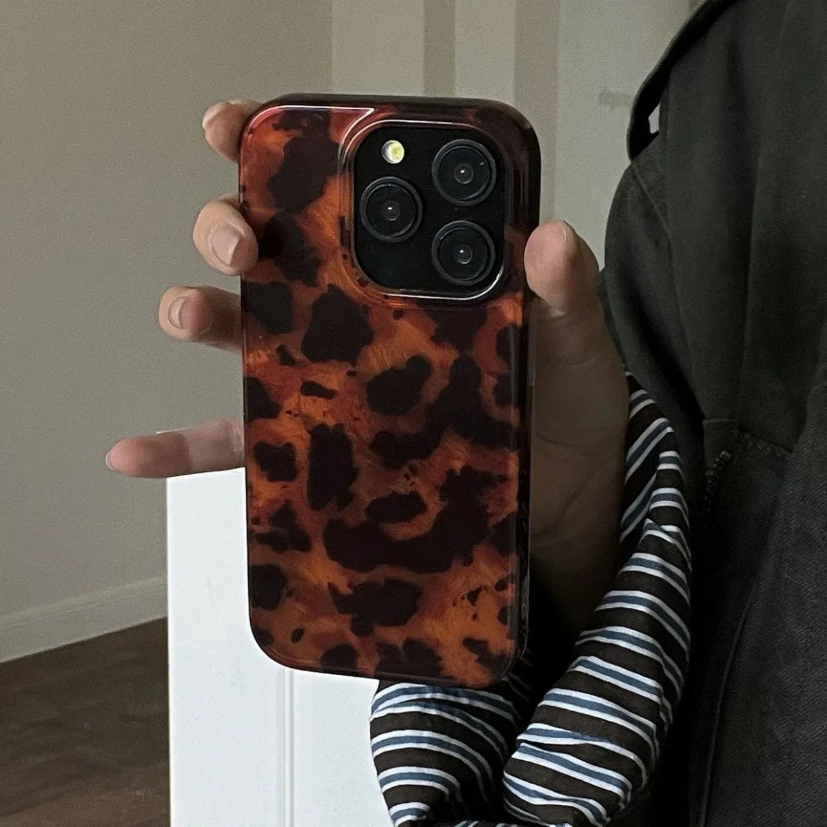 Retro Amber Texture Laser Phone Case For iPhone 18 17 16 Pro Max 15 14 13 12 11 XS XR 7 8 Plus Stylish Leopard Print Soft Cover