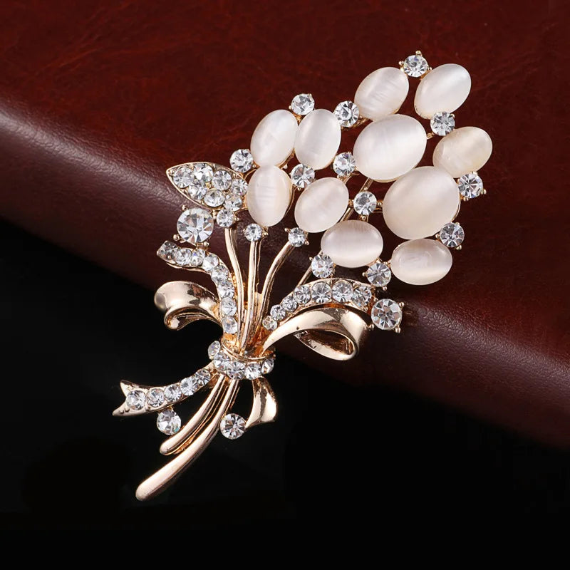 Fashionable brooch for women's cardigan, luxurious ornamental pin for a big atmosphere, imitation crystal accessory for daily an