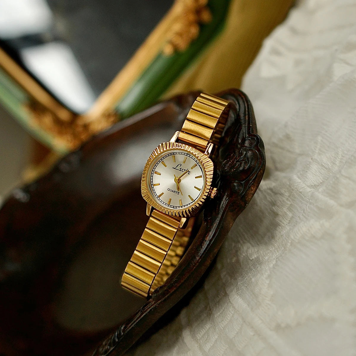1 Piece of New Fashionable and Simple Gold Stainless Steel Women's Watch, Business Casual, Elegant, Retro Style, Waterproof, Women's Quartz Watch, Suitable as a Holiday Gift