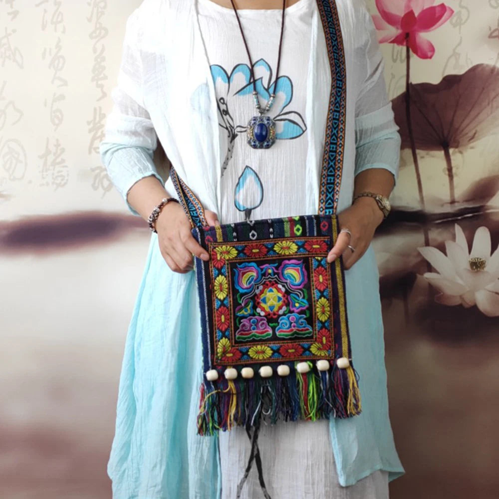 Retro Ethnic Embroidered Crossbody Bag Shoulder Bag Vintage Beaded Shoulder Bag for Women Hand woven fabric